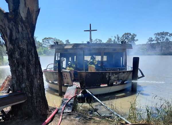 House boat fire, Caurnamont