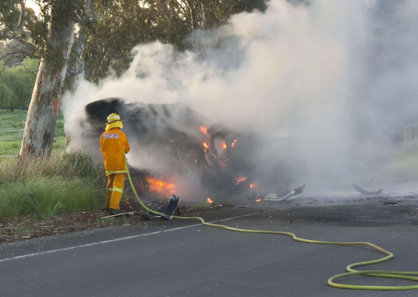 Crash and car fire, Angaston